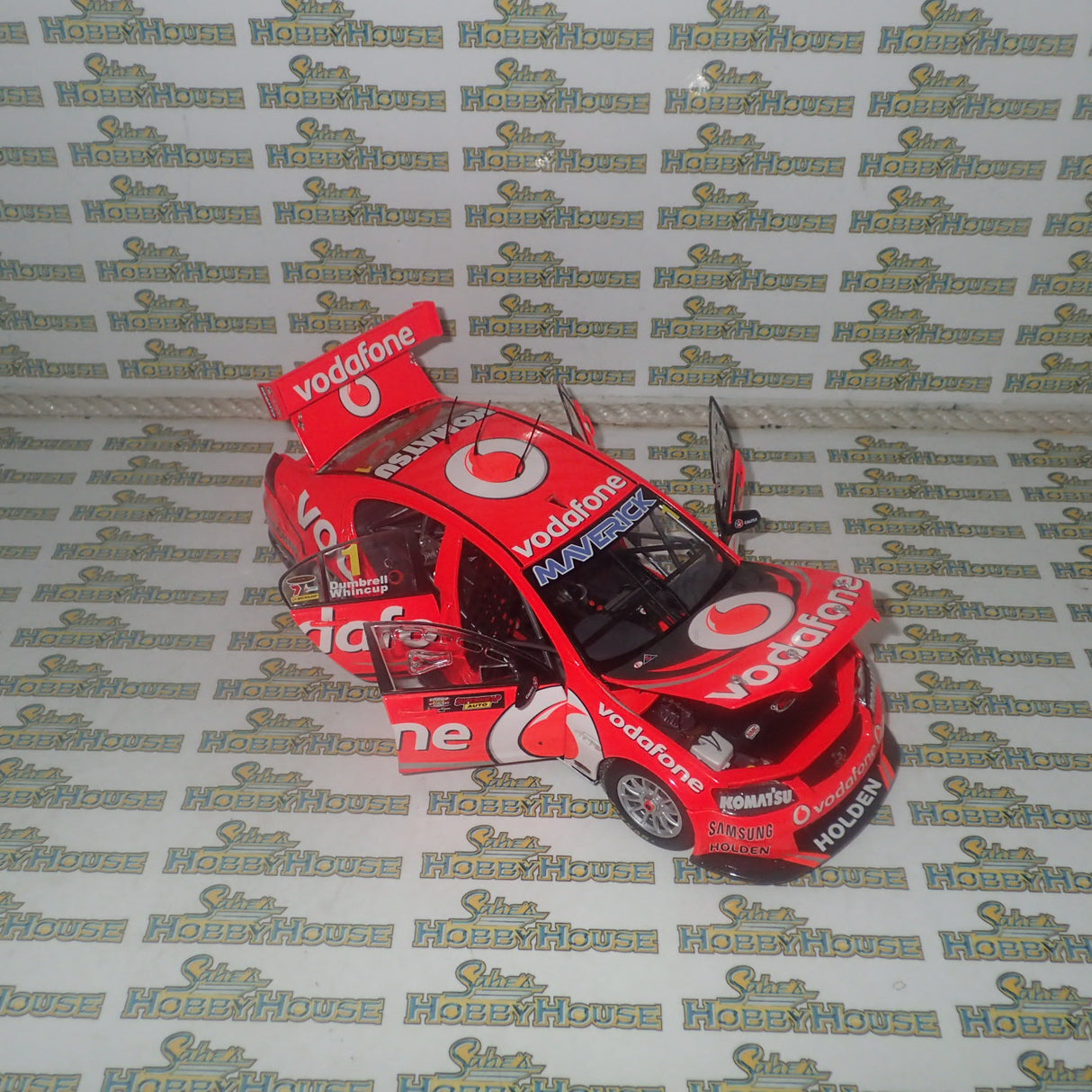 CLASSIC CARLECTABLES 18517 – 1/18 Holden VE Commodore 2012 TeamVodafone Whincup/Dumbrell Bathurst 1000 Winner