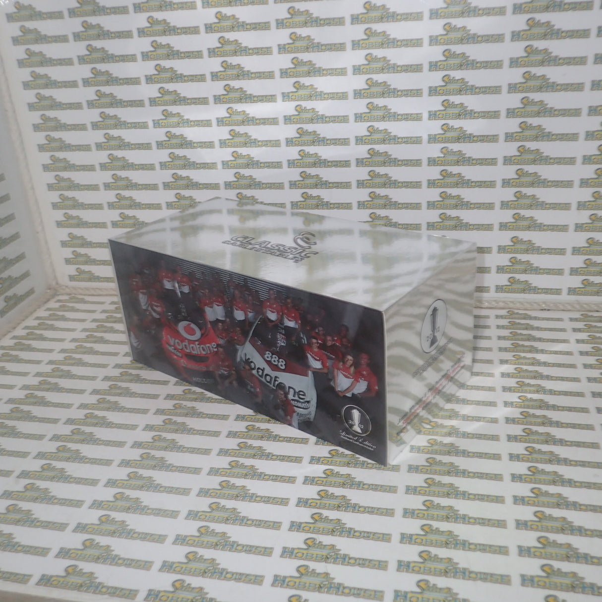 CLASSIC CARLECTABLES 18517 – 1/18 Holden VE Commodore 2012 TeamVodafone Whincup/Dumbrell Bathurst 1000 Winner