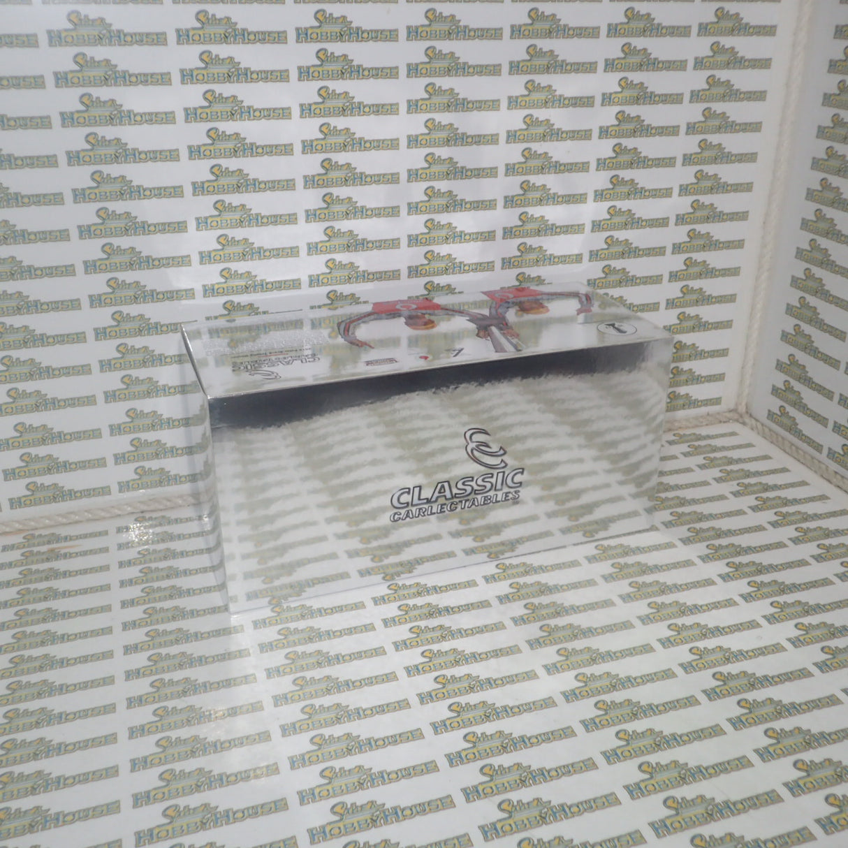 CLASSIC CARLECTABLES 18517 – 1/18 Holden VE Commodore 2012 TeamVodafone Whincup/Dumbrell Bathurst 1000 Winner