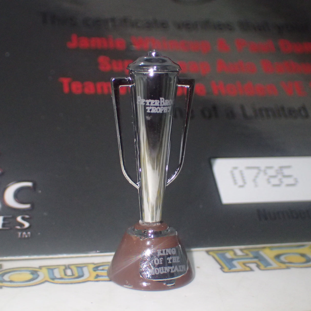 CLASSIC CARLECTABLES 18517 – 1/18 Holden VE Commodore 2012 TeamVodafone Whincup/Dumbrell Bathurst 1000 Winner