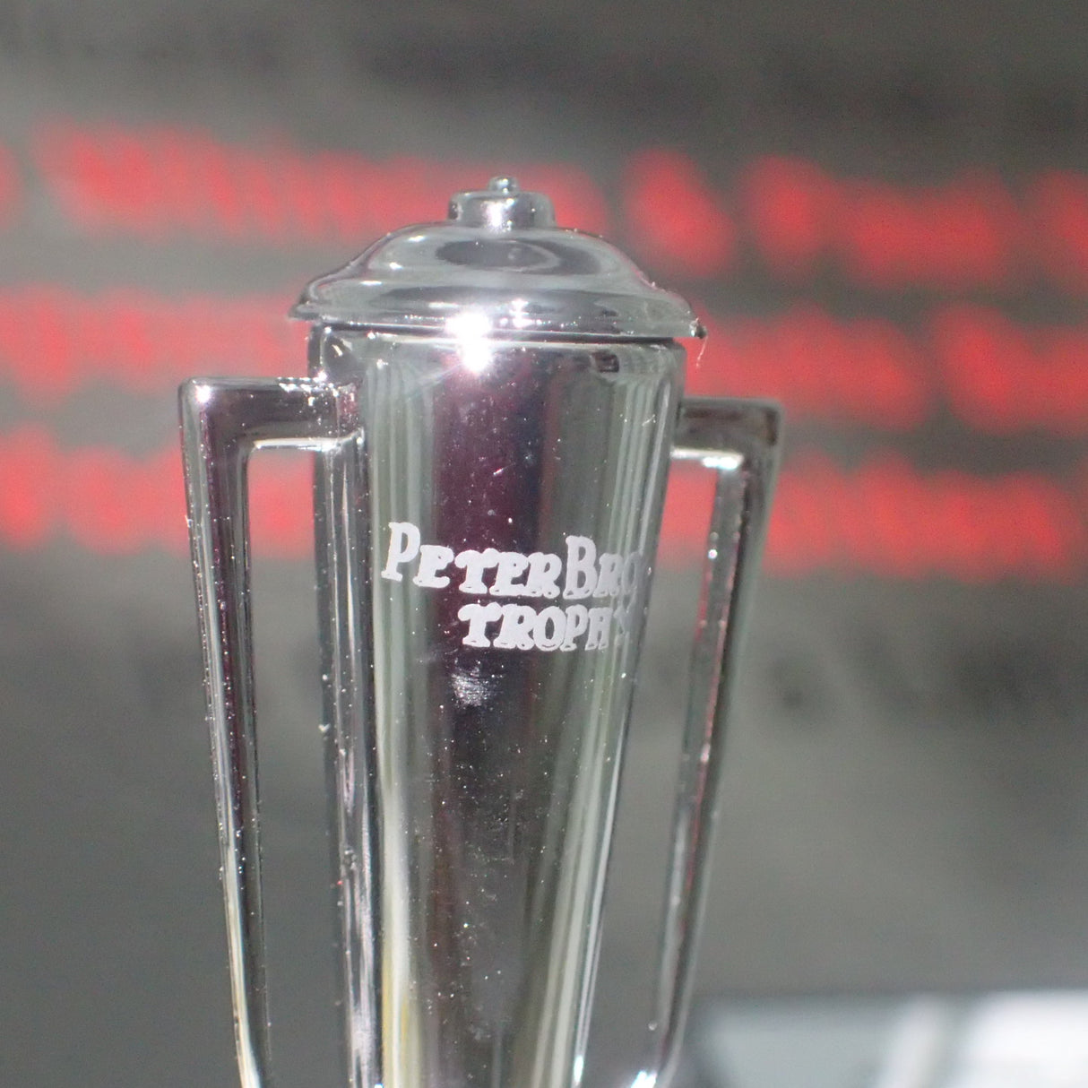 CLASSIC CARLECTABLES 18517 – 1/18 Holden VE Commodore 2012 TeamVodafone Whincup/Dumbrell Bathurst 1000 Winner