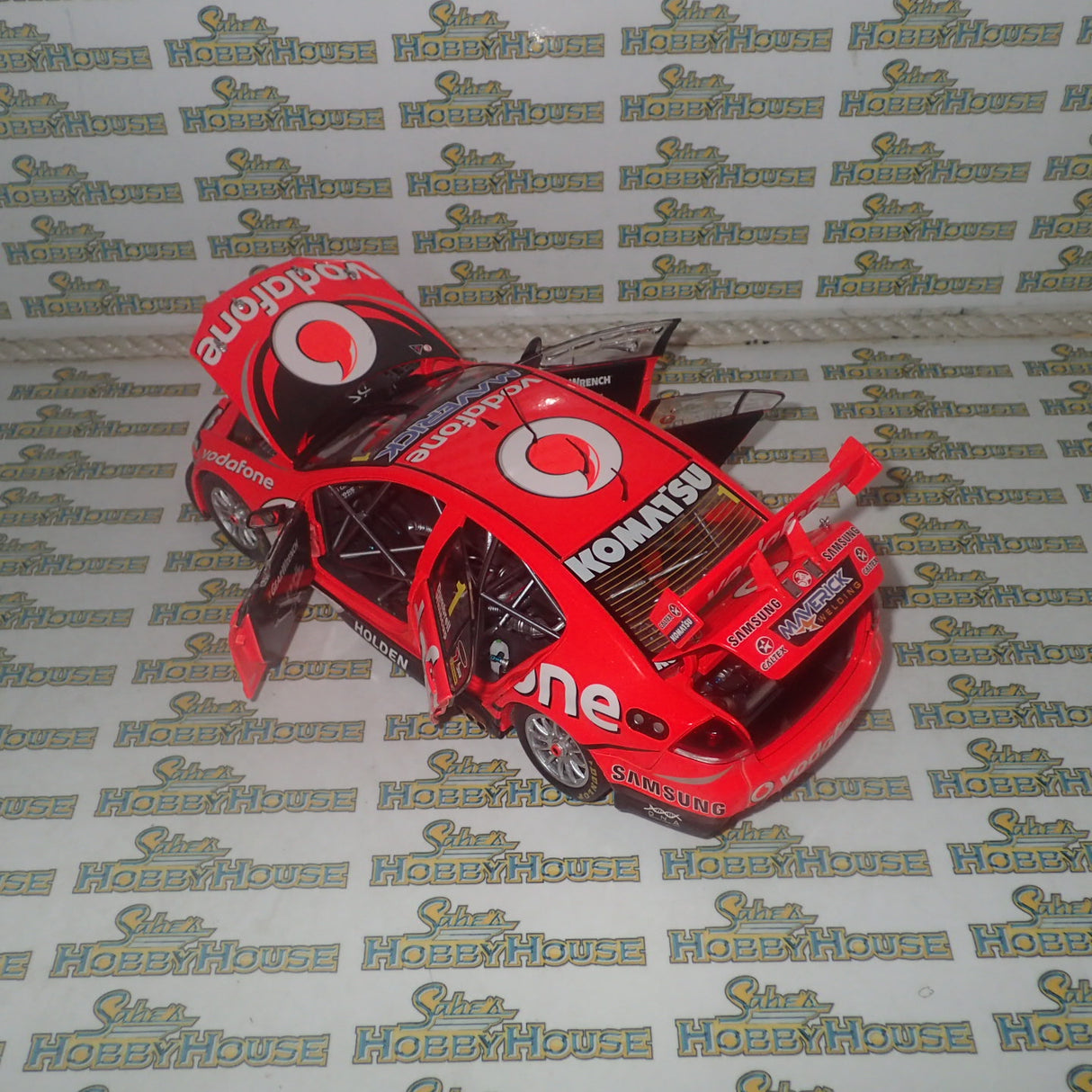 CLASSIC CARLECTABLES 18517 – 1/18 Holden VE Commodore 2012 TeamVodafone Whincup/Dumbrell Bathurst 1000 Winner