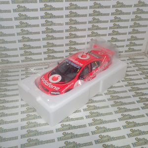 CLASSIC CARLECTABLES 18517 – 1/18 Holden VE Commodore 2012 TeamVodafone Whincup/Dumbrell Bathurst 1000 Winner