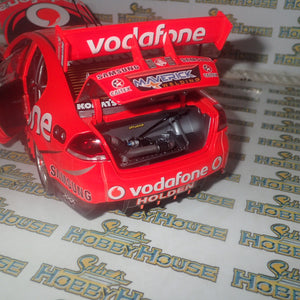 CLASSIC CARLECTABLES 18517 – 1/18 Holden VE Commodore 2012 TeamVodafone Whincup/Dumbrell Bathurst 1000 Winner