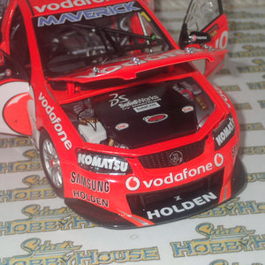 CLASSIC CARLECTABLES 18517 – 1/18 Holden VE Commodore 2012 TeamVodafone Whincup/Dumbrell Bathurst 1000 Winner