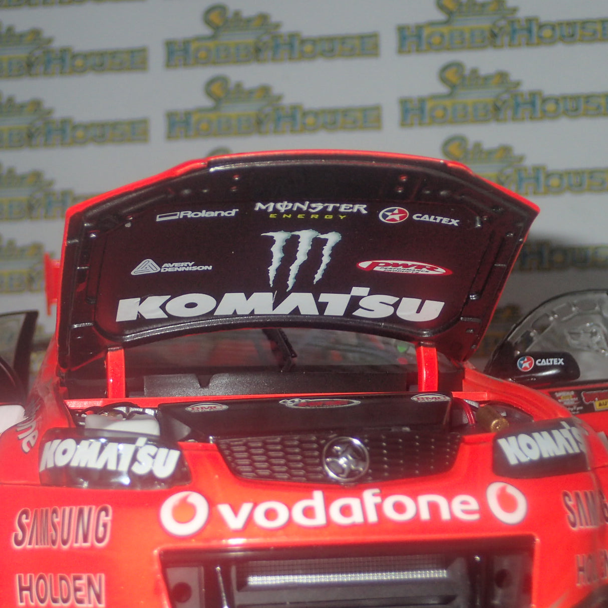 CLASSIC CARLECTABLES 18517 – 1/18 Holden VE Commodore 2012 TeamVodafone Whincup/Dumbrell Bathurst 1000 Winner