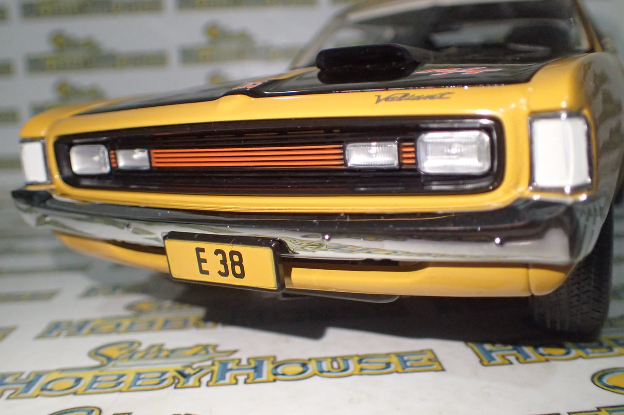 Classic Carlectables 18524 - 1:18 Chrysler VH Valiant E38 R/T Charger Hot Mustard "Small Tank" Die-cast Replica