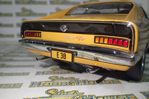 Classic Carlectables 18524 - 1:18 Chrysler VH Valiant E38 R/T Charger Hot Mustard "Small Tank" Die-cast Replica