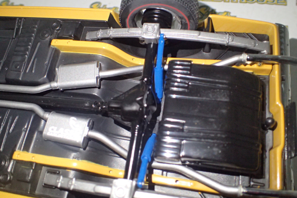 Classic Carlectables 18524 - 1:18 Chrysler VH Valiant E38 R/T Charger Hot Mustard "Small Tank" Die-cast Replica