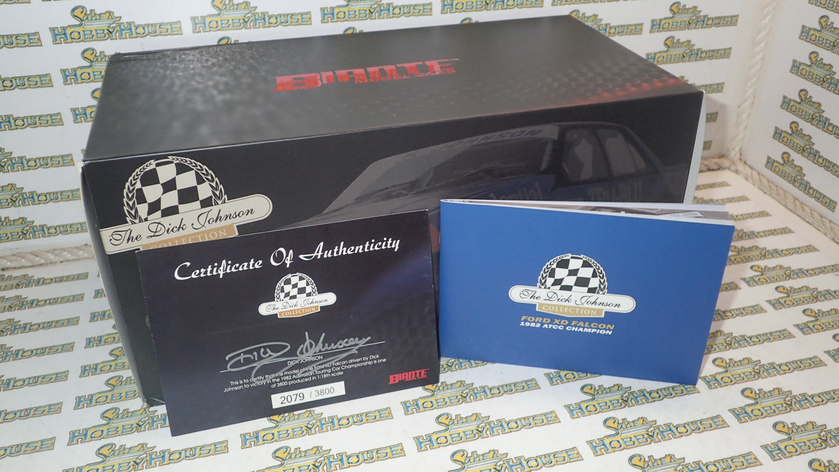 Classic Carlectables 18524 - 1:18 Chrysler VH Valiant E38 R/T Charger Hot Mustard "Small Tank" Die-cast Replica