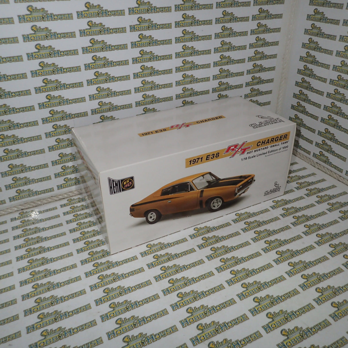 Classic Carlectables 18524 - 1:18 Chrysler VH Valiant E38 R/T Charger Hot Mustard "Small Tank" Die-cast Replica