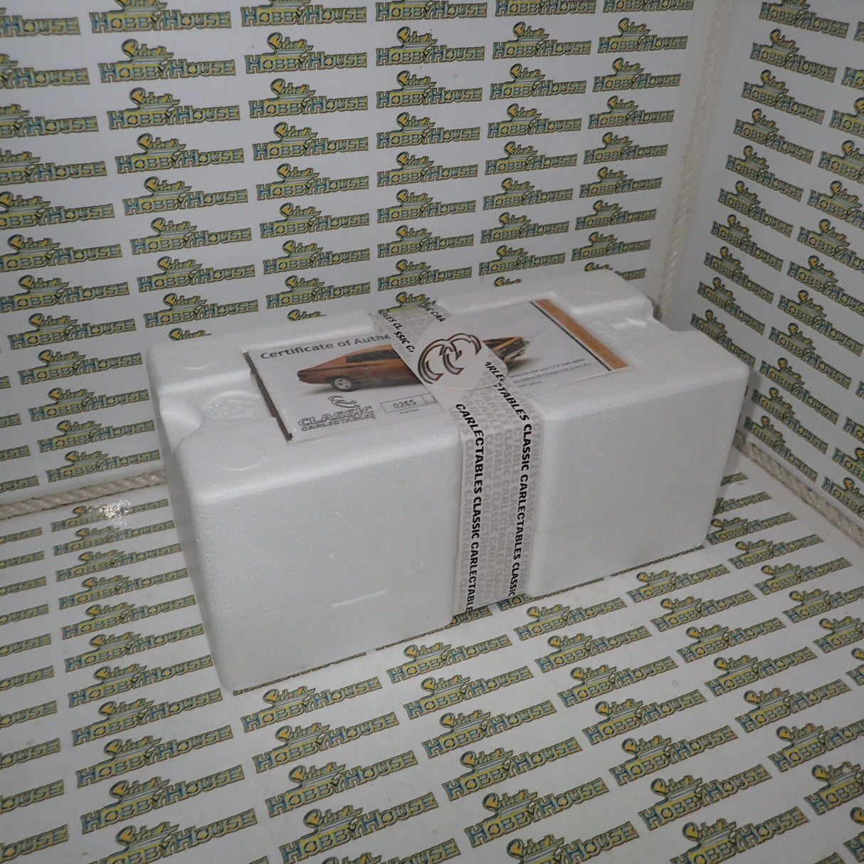 Classic Carlectables 18524 - 1:18 Chrysler VH Valiant E38 R/T Charger Hot Mustard "Small Tank" Die-cast Replica