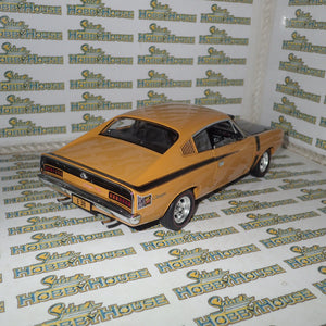 Classic Carlectables 18524 - 1:18 Chrysler VH Valiant E38 R/T Charger Hot Mustard "Small Tank" Die-cast Replica