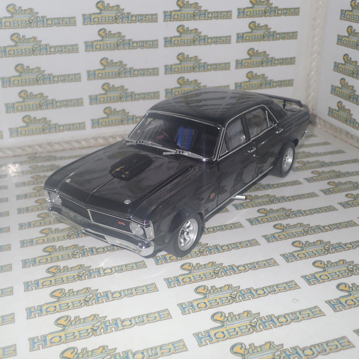 CLASSIC CARLECTABLES 18529 - 1:18 SCALE FORD GT-HO SUPER FALCON GLOSS BLACK DIECAST REPLICA