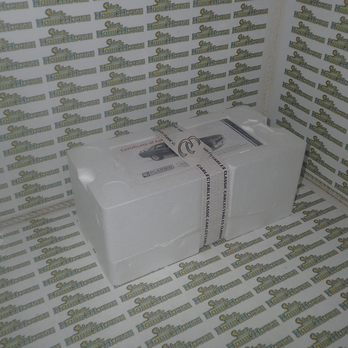 CLASSIC CARLECTABLES 18529 - 1:18 SCALE FORD GT-HO SUPER FALCON GLOSS BLACK DIECAST REPLICA