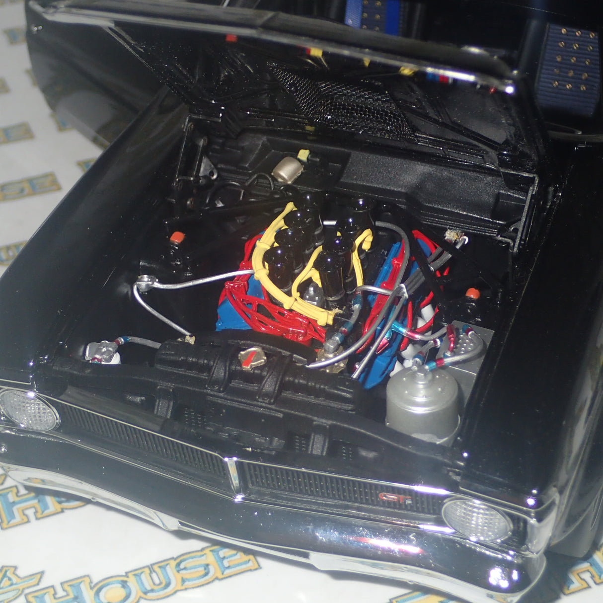 CLASSIC CARLECTABLES 18529 - 1:18 SCALE FORD GT-HO SUPER FALCON GLOSS BLACK DIECAST REPLICA