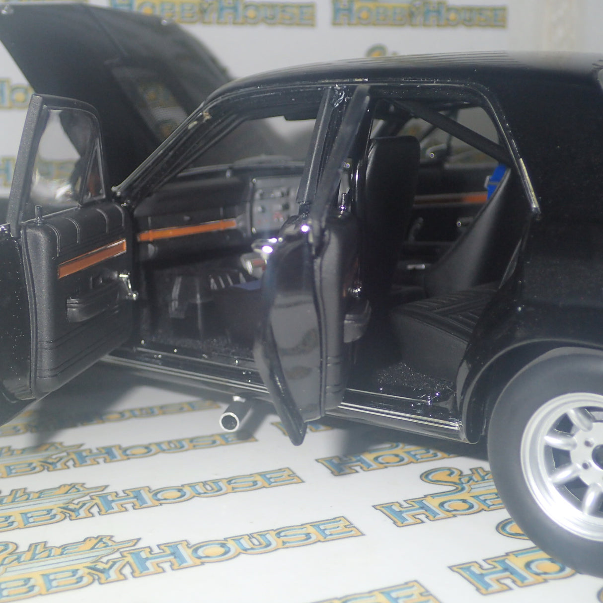 CLASSIC CARLECTABLES 18529 - 1:18 SCALE FORD GT-HO SUPER FALCON GLOSS BLACK DIECAST REPLICA