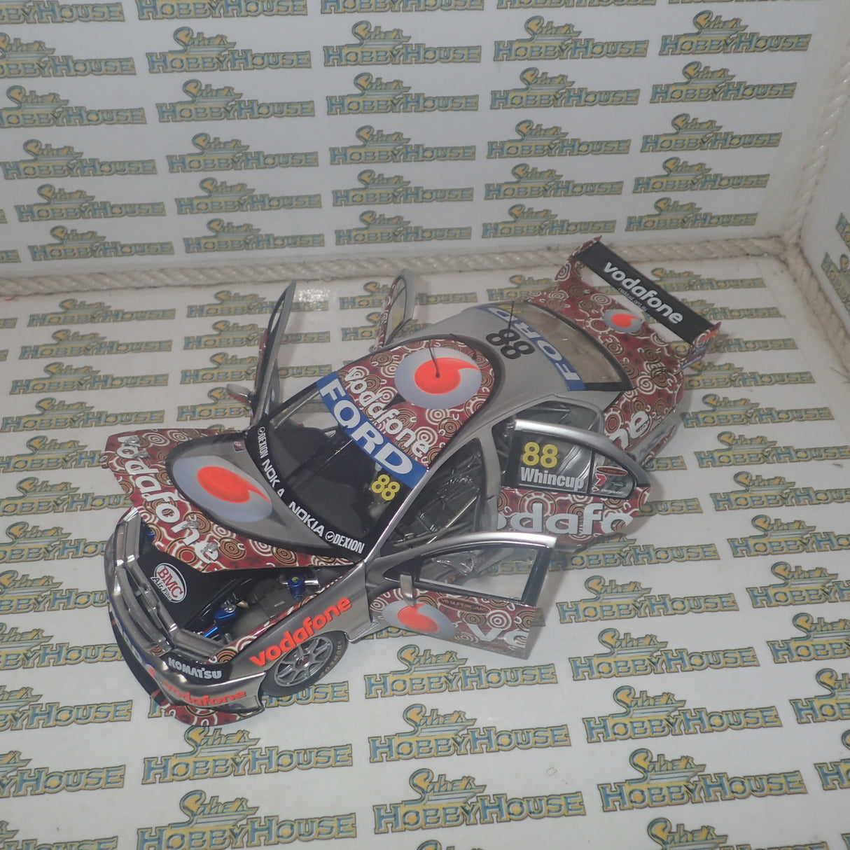 Classic Carlectables 18588 - 1:18 Jamie Whincup's 2008 Red Dust Darwin Livery Team Vodefone Ford BF Falcon