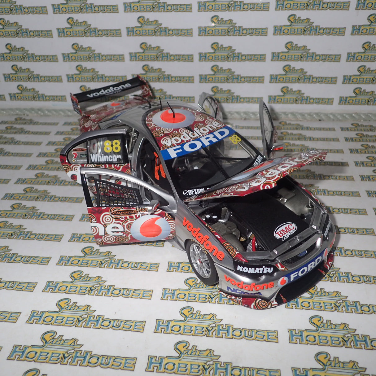 Classic Carlectables 18588 - 1:18 Jamie Whincup's 2008 Red Dust Darwin Livery Team Vodefone Ford BF Falcon