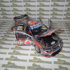 Classic Carlectables 18588 - 1:18 Jamie Whincup's 2008 Red Dust Darwin Livery Team Vodefone Ford BF Falcon