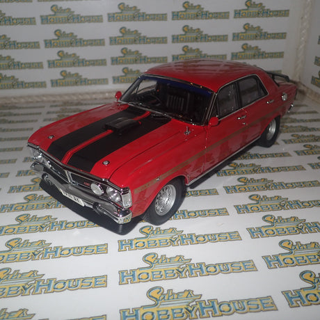 Classic Carlectables 18636 - 1/18 Scale - Retro Ford XY Falcon GT-HO Phase III 'Wide Boots' Diecast Model Replica