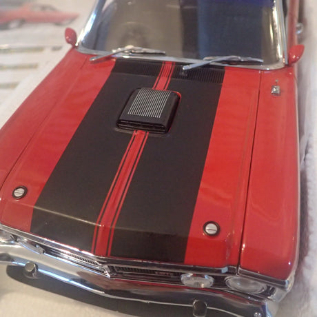 Classic Carlectables 18636 - 1/18 Scale - Retro Ford XY Falcon GT-HO Phase III 'Wide Boots' Diecast Model Replica