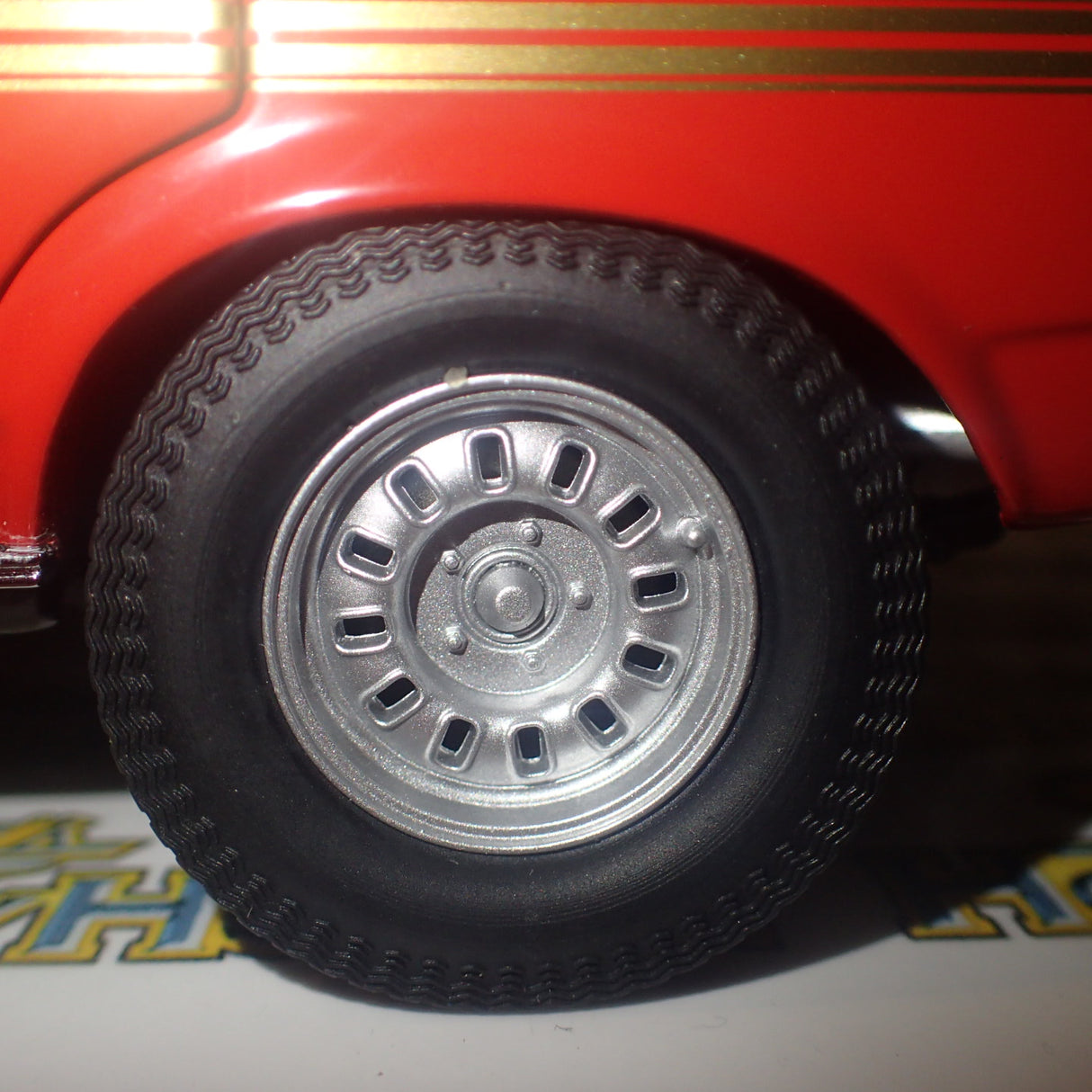 Classic Carlectables 18636 - 1/18 Scale - Retro Ford XY Falcon GT-HO Phase III 'Wide Boots' Diecast Model Replica