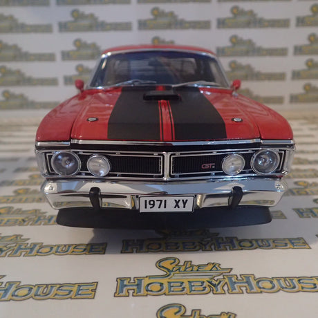 Classic Carlectables 18636 - 1/18 Scale - Retro Ford XY Falcon GT-HO Phase III 'Wide Boots' Diecast Model Replica