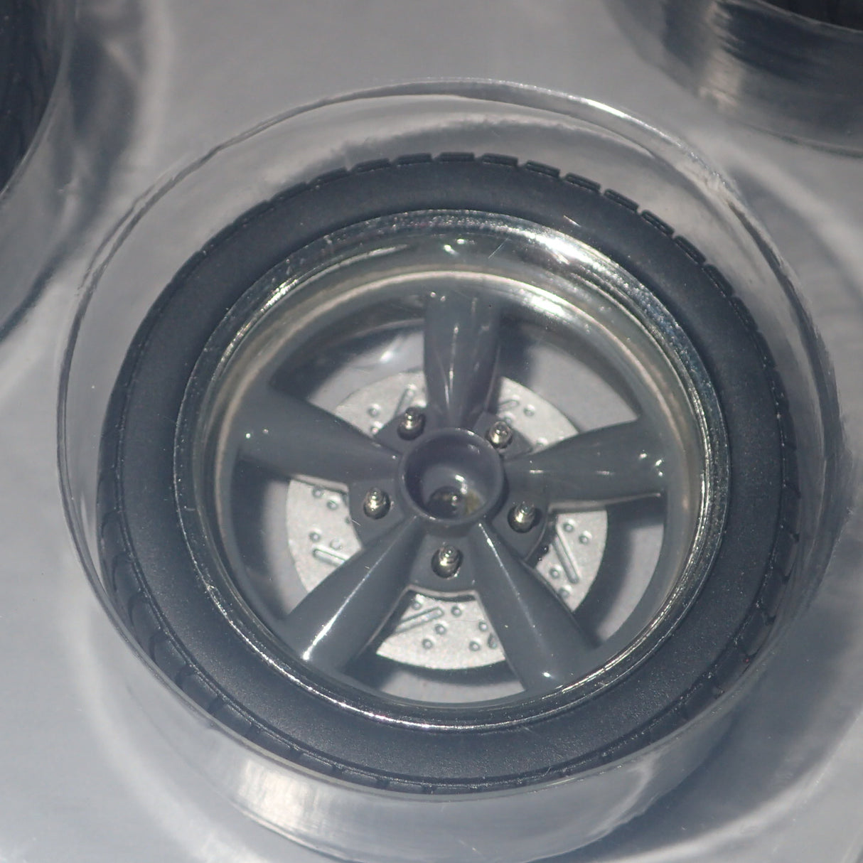 GMP 18967 – 1/18 Scale STREET FIGHTER BILLET WHEEL AND TIRE SET