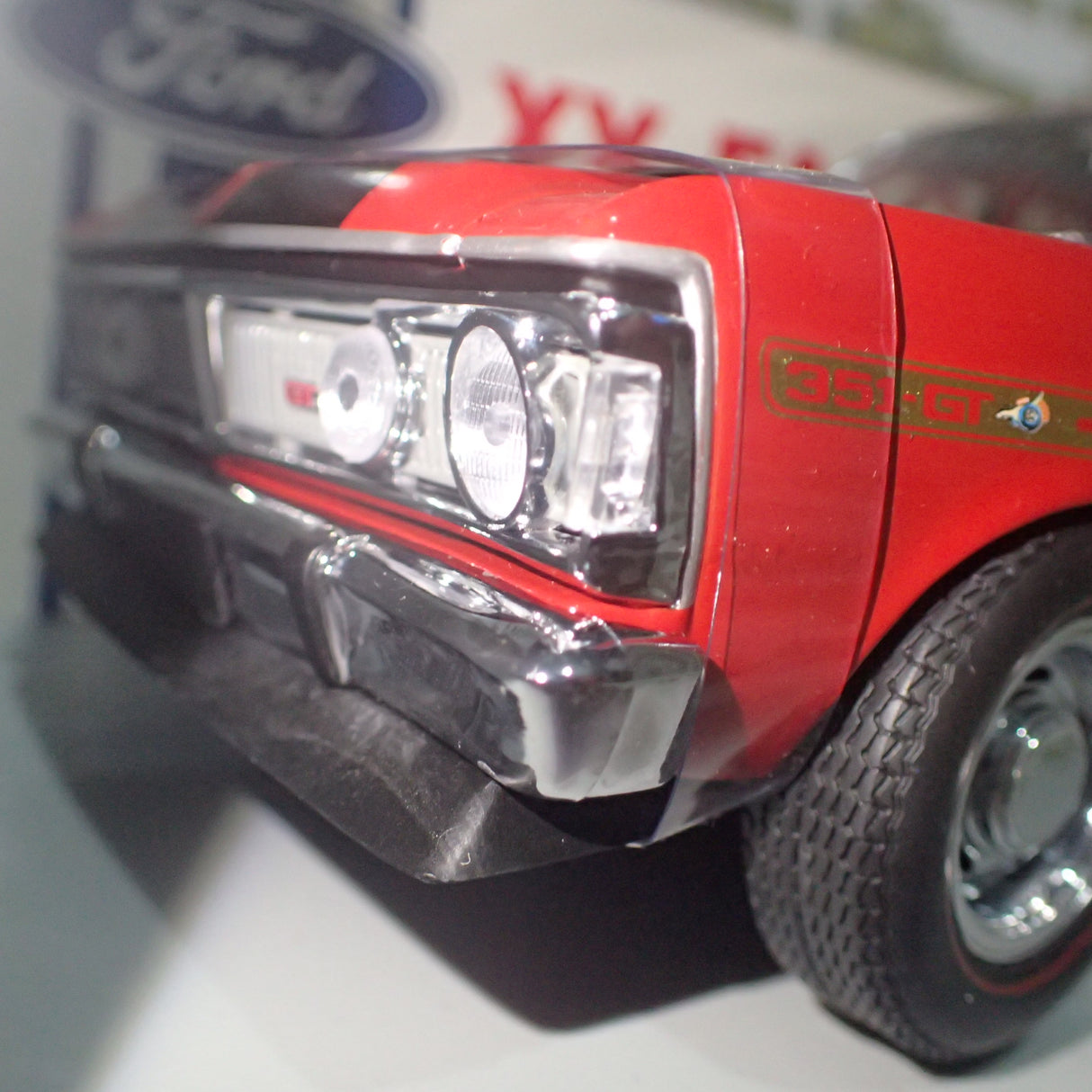 Biante 22721 - 1:18 FORD XY FALCON GTHO TRACK RED Die-Cast Replica