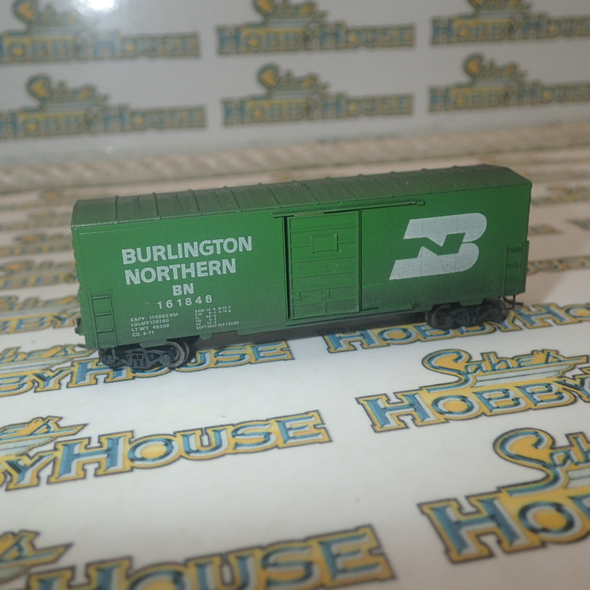 Micro-Trains 24041 - N Scale 40' STD SNGL DOOR BOXCAR BURLINGTON NORTHERN