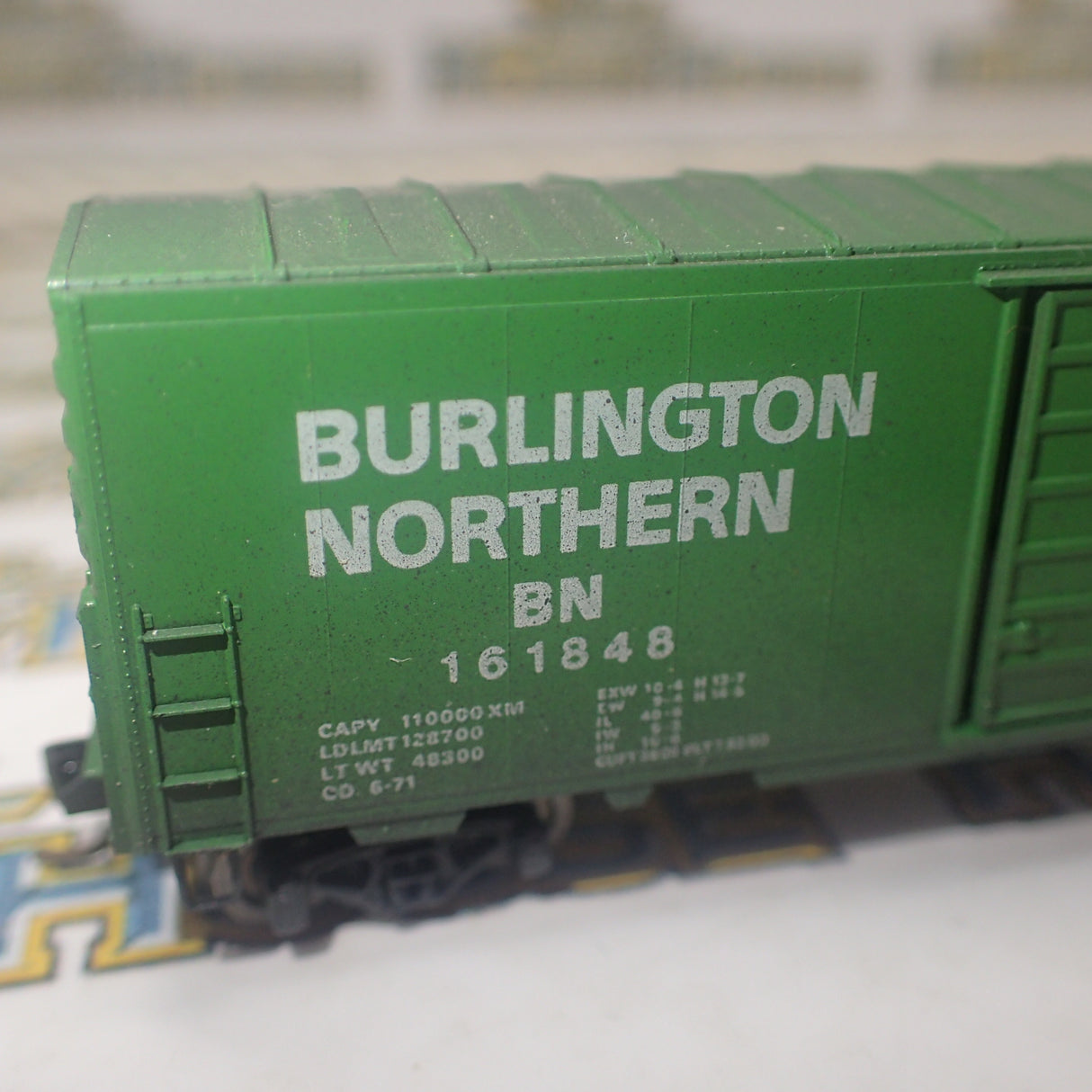 Micro-Trains 24041 - N Scale 40' STD SNGL DOOR BOXCAR BURLINGTON NORTHERN