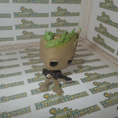 Funko 26904 – Avengers Infinity War – No.293 Teen Groot with Gun Pop Vinyl