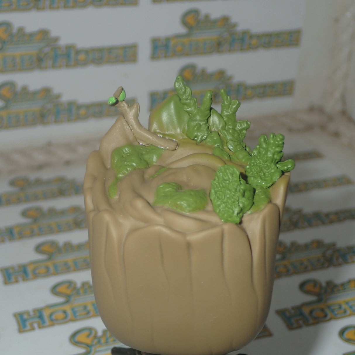 Funko 26904 – Avengers Infinity War – No.293 Teen Groot with Gun Pop Vinyl