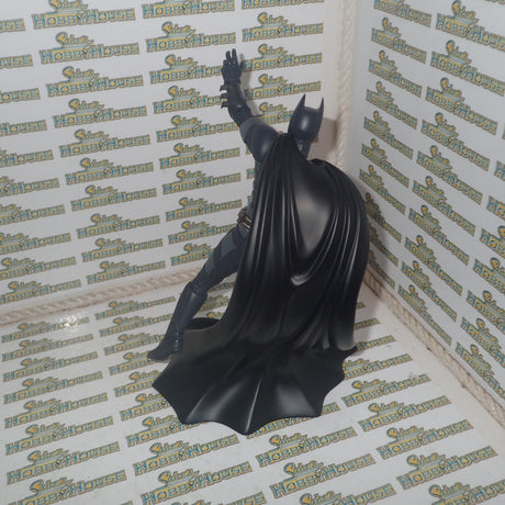 DC Direct 27177 - THE DARK KNIGHT BATMAN LIMITED EDITION HAND-PAINTED, COLD-CAST STATUE