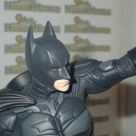 DC Direct 27177 - THE DARK KNIGHT BATMAN LIMITED EDITION HAND-PAINTED, COLD-CAST STATUE