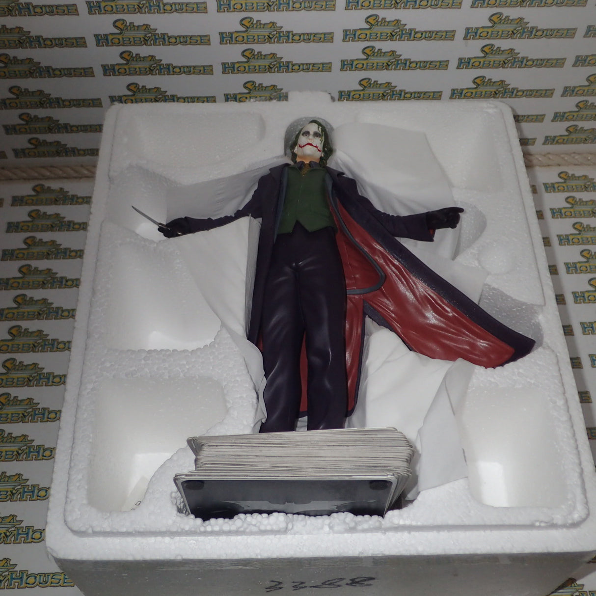 DC Direct 27178 - THE DARK KNIGHT The JOKER Statue by Kolby Jukes