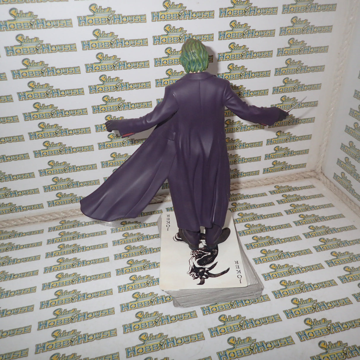 DC Direct 27178 - THE DARK KNIGHT The JOKER Statue by Kolby Jukes