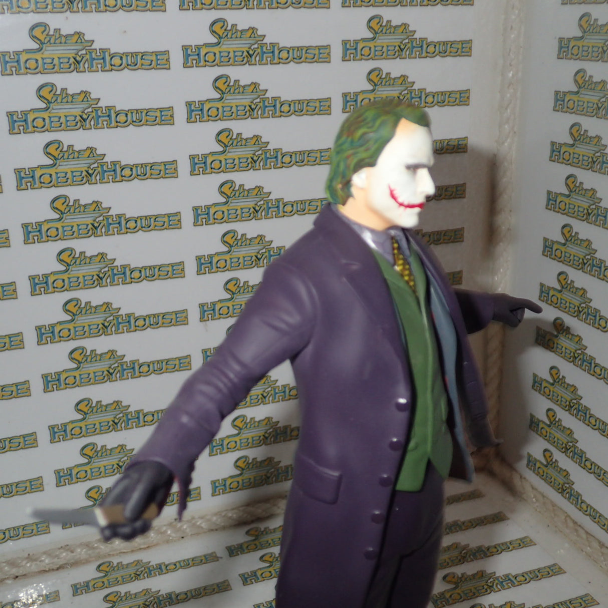DC Direct 27178 - THE DARK KNIGHT The JOKER Statue by Kolby Jukes