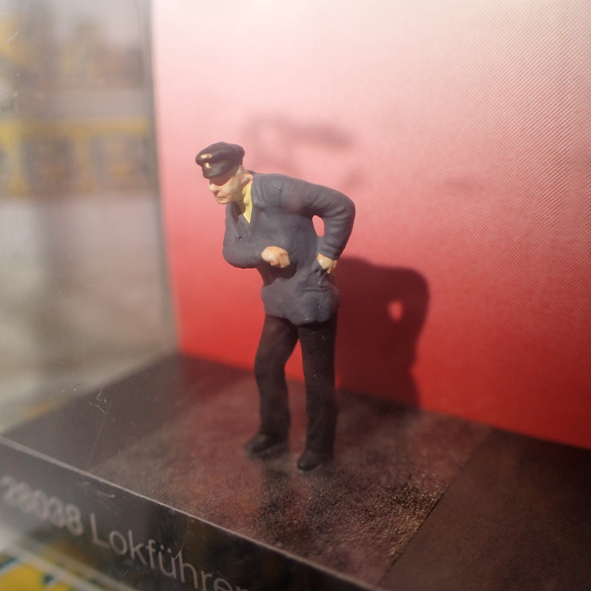 Preiser - 1/87 HO/00 Scale - Lokführer (Train Driver) Figure