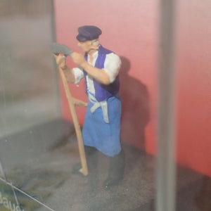 Preiser - 1/87 HO/00 Scale - Bauer mit Sense (Farmer with scythe) Figure