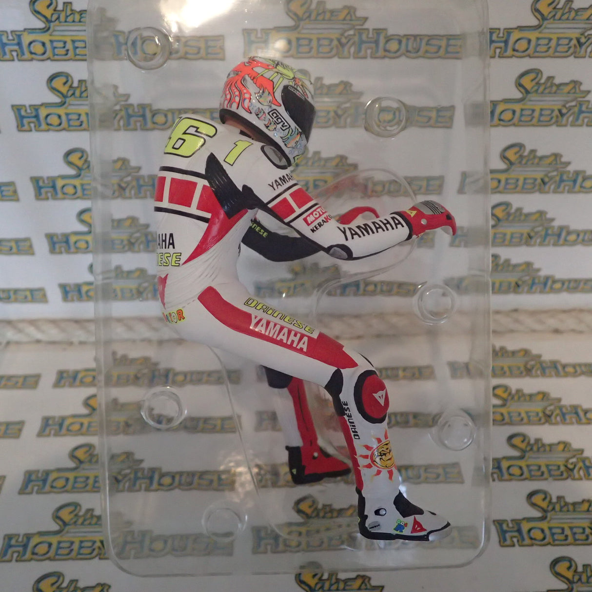 Minichamps 312 050086 - 1/12 Scale - Valentino Rossi MotoGP 2005 Figurine Sitting