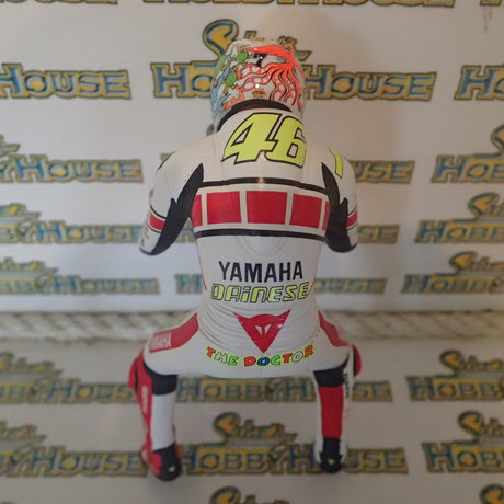 Minichamps 312 050086 - 1/12 Scale - Valentino Rossi MotoGP 2005 Figurine Sitting