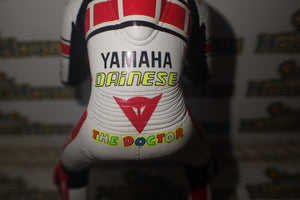 Minichamps 312 050086 - 1/12 Scale - Valentino Rossi MotoGP 2005 Figurine Sitting