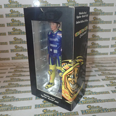 Minichamps 312 050246 - 1/12 Scale Valentino Rossi MotoGP 2005 Figurine