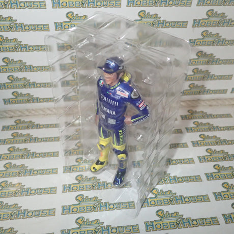 Minichamps 312 050246 - 1/12 Scale Valentino Rossi MotoGP 2005 Figurine