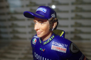 Minichamps 312 050246 - 1/12 Scale Valentino Rossi MotoGP 2005 Figurine