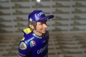 Minichamps 312 050246 - 1/12 Scale Valentino Rossi MotoGP 2005 Figurine