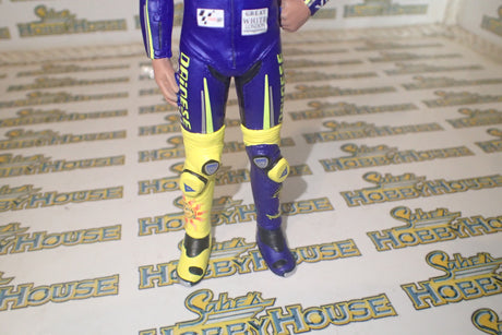 Minichamps 312 050246 - 1/12 Scale Valentino Rossi MotoGP 2005 Figurine