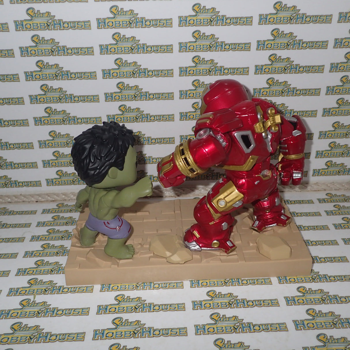 Funko 31269 – Marvel Studios: The First Ten Years – Hulkbuster VS. Hulk Pop! 2018 Fall Convention Exclusive Limited Edition Vinyl Figure
